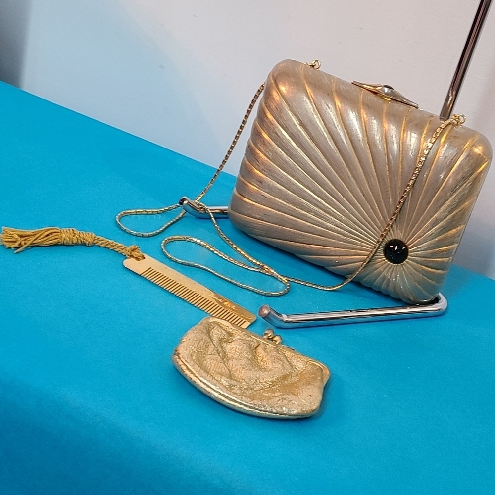 Judith Leiber Clamshell Clutch/Shoulder